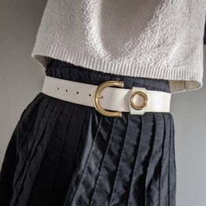 Vintage white belt with gold buckle in leather